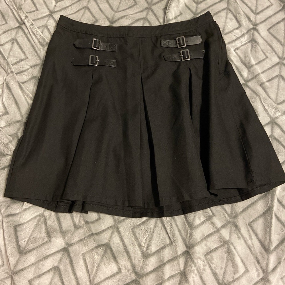 Stylish Black Pleated Skirt